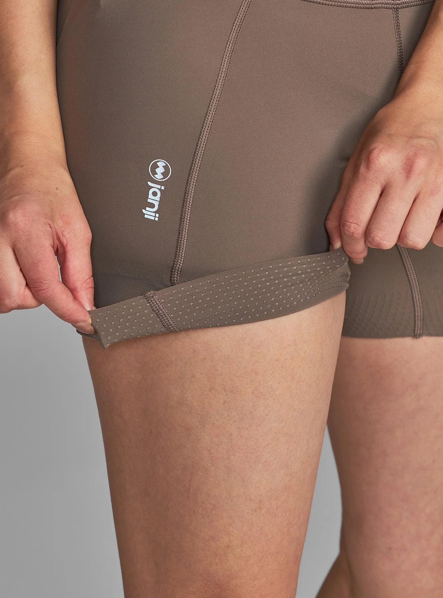Janji Women's 5" Trail Pace Short SS26 - Image 12